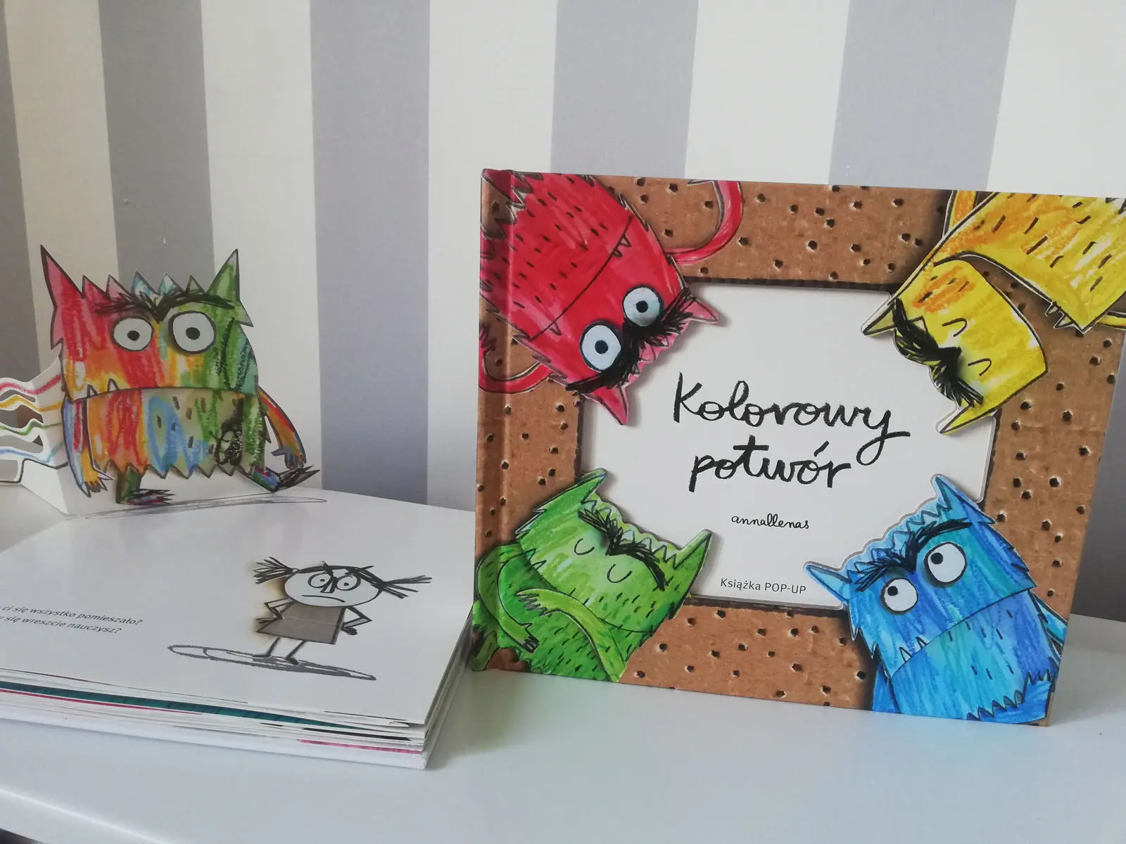 Kolorowy potwór pop-up